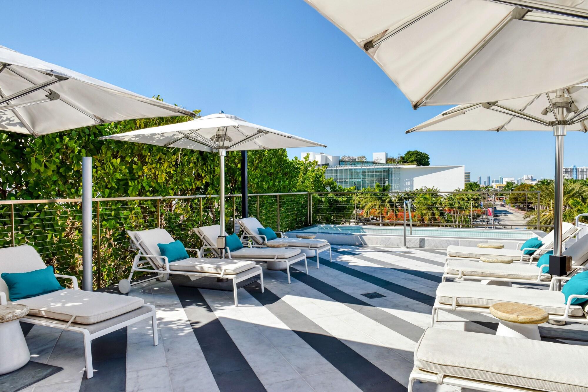 Vista Piscina Kaskades Hotel South Beach