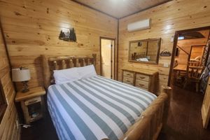 Alquiler Vacacional - Spacious Lake Cabin featuring 2 bedrooms, 2 bathrooms, and a spacious loft