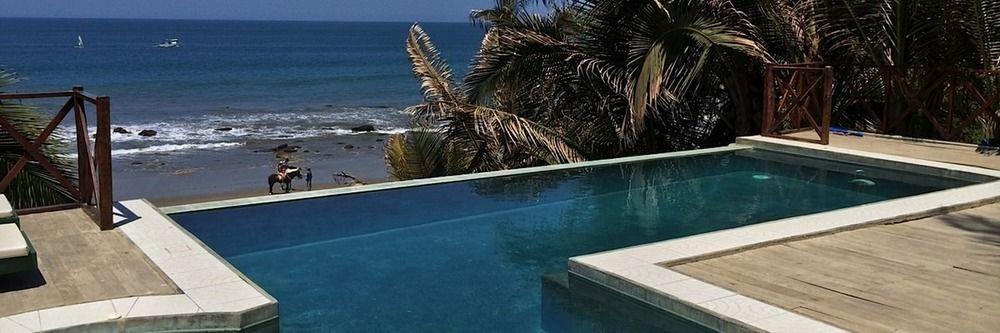 Vista Piscina Casa Barco Mancora