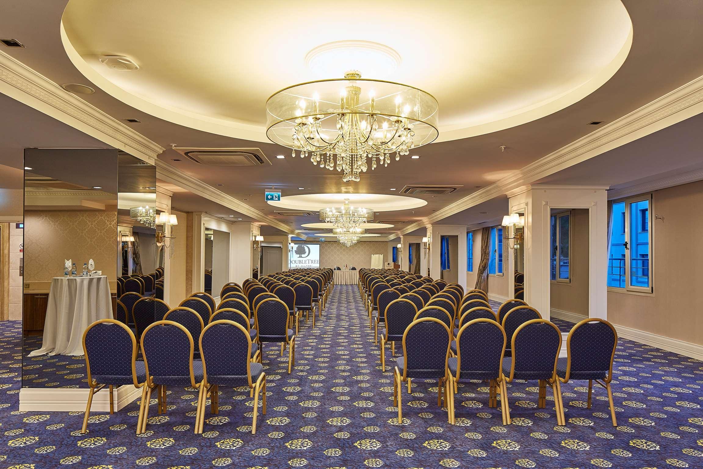 Vista Exterior Doubletree By Hilton Hotel Izmir - Alsancak