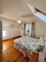 Alquiler Vacacional - Cozy 2-Bedroom Escape in the Heart of Rosslare Harbour, 2 mins from Europort
