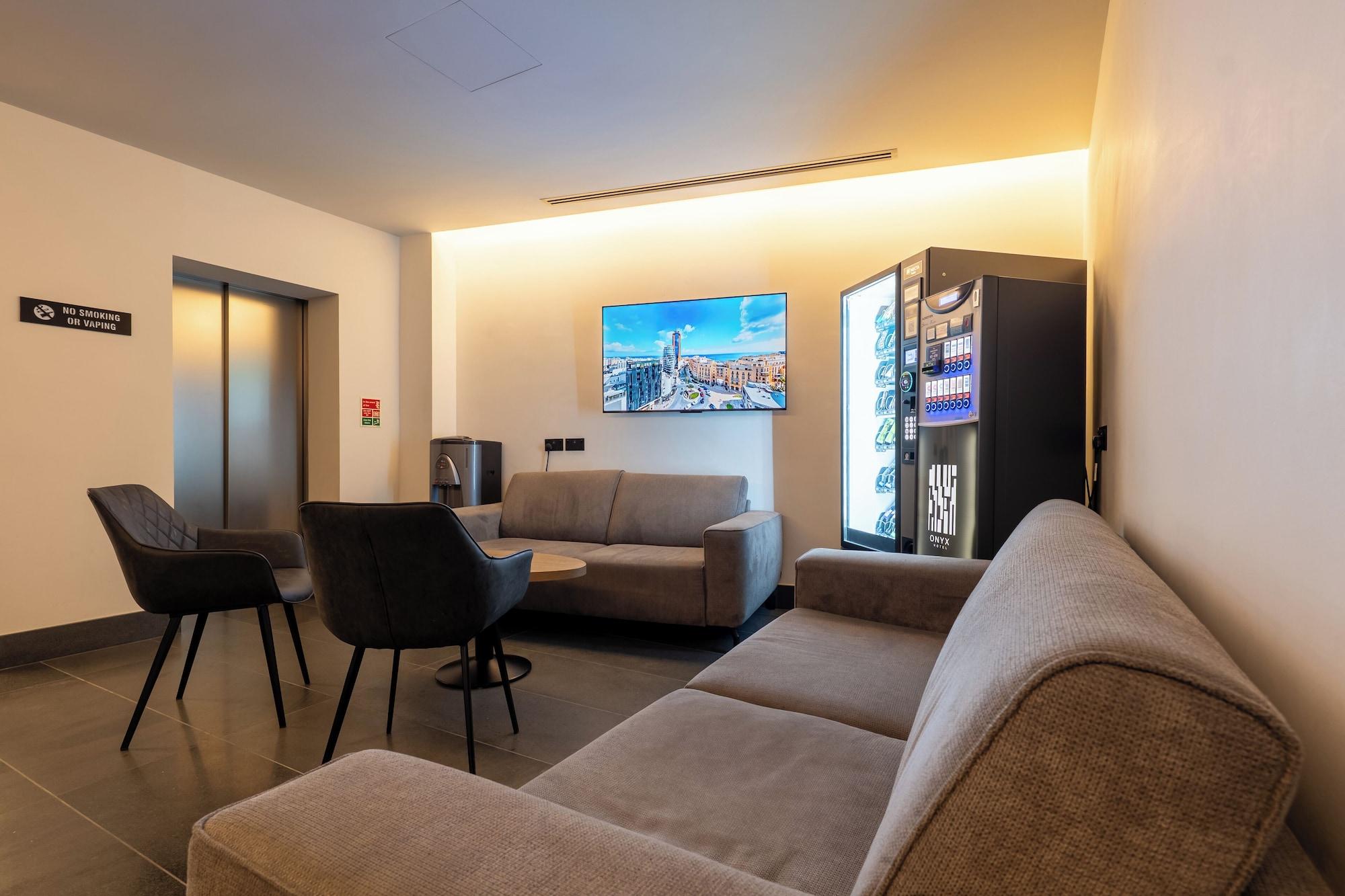 Vista Lobby Onyx Hotel