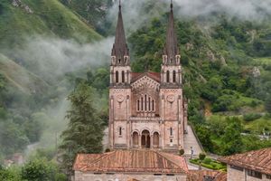 Actividad - Excursión a los lagos de Covadonga, Cangas de Onís y Lastres