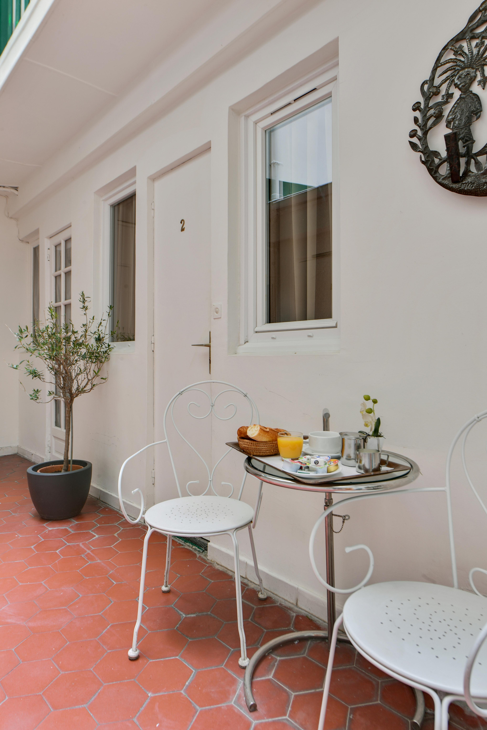 Varios Louisa Hotel
