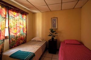 Alquiler Vacacional - 3-Bedroom Central Location House in Safe residencial with WiFi, AC