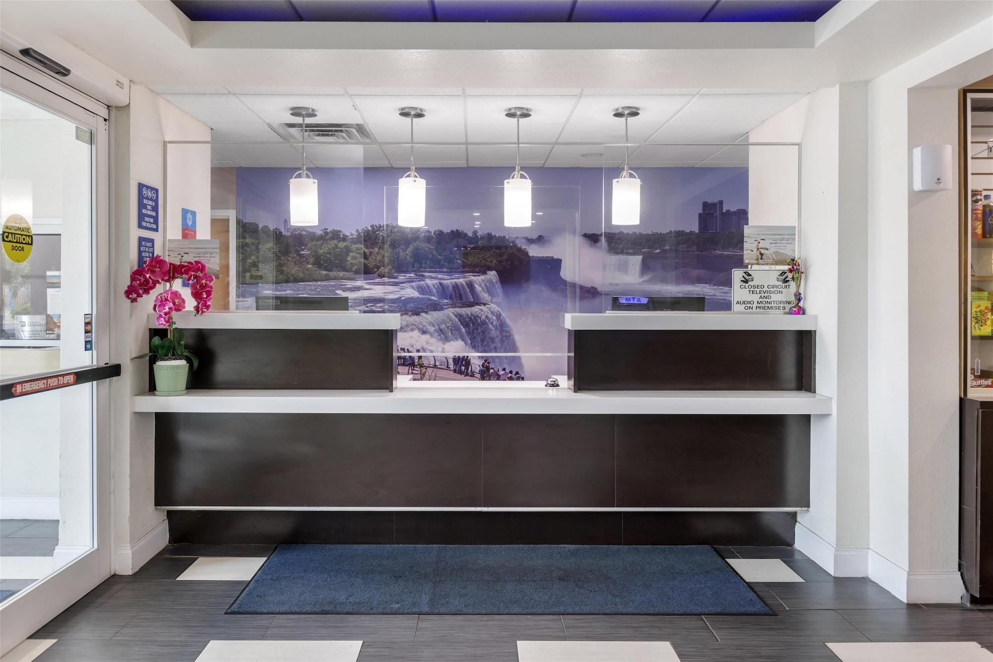Vista Lobby SureStay Plus Hotel by Best Western Niagara Falls East