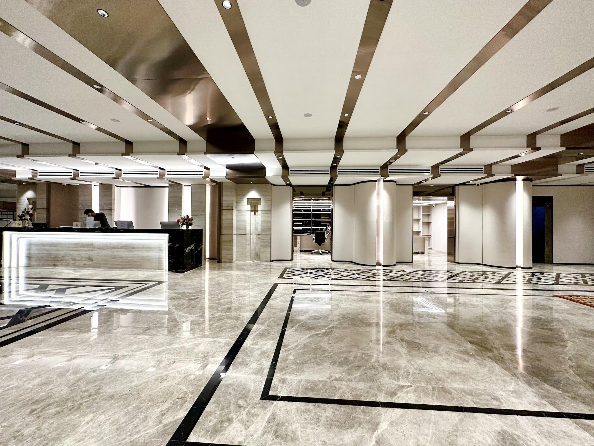 Vista Lobby Grace Hotel