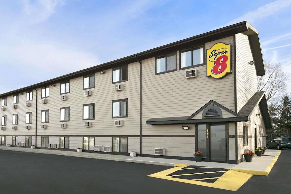 Vista Exterior Super 8 by Wyndham Kalamazoo