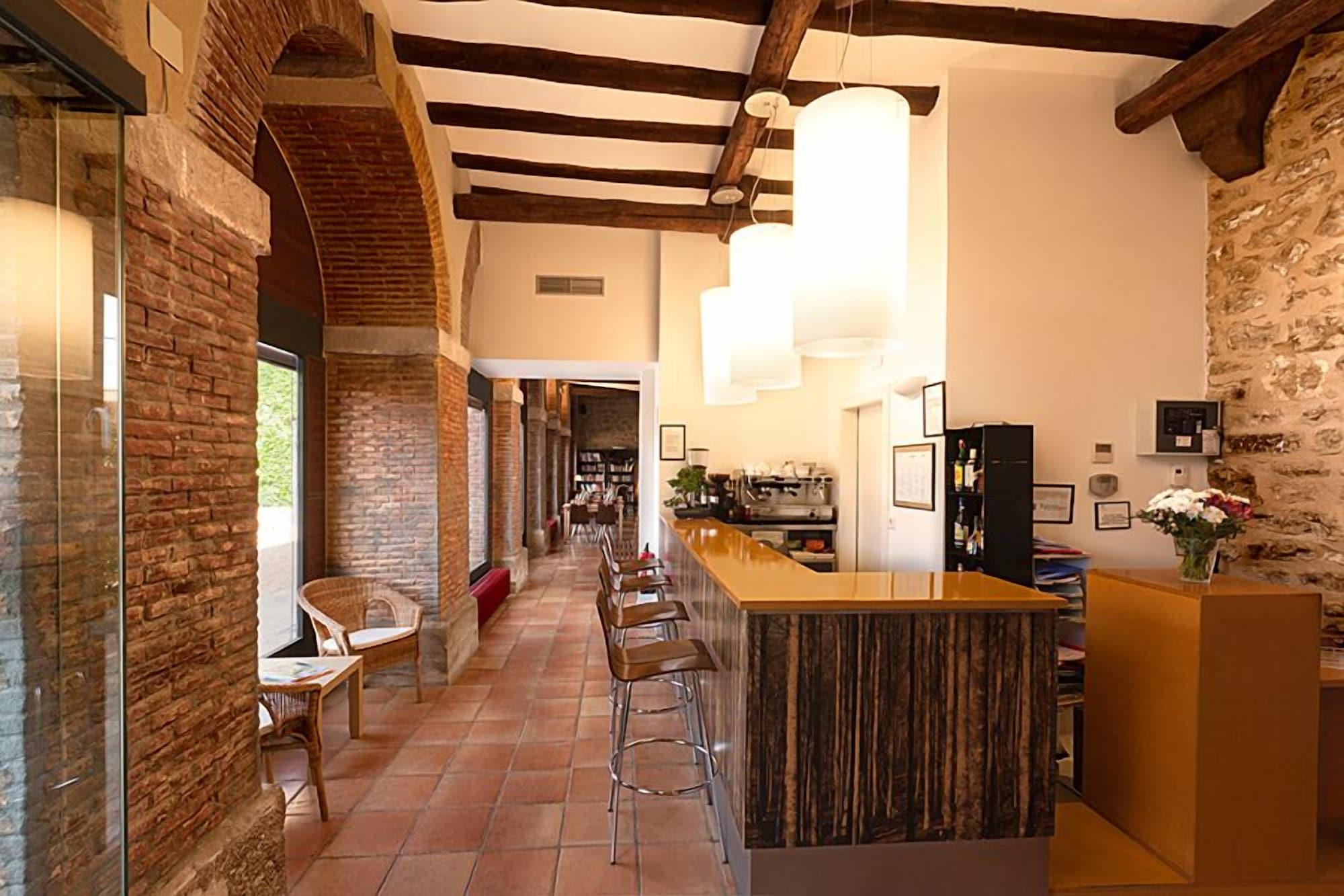 Bar/Salón Hospedería de Alesves