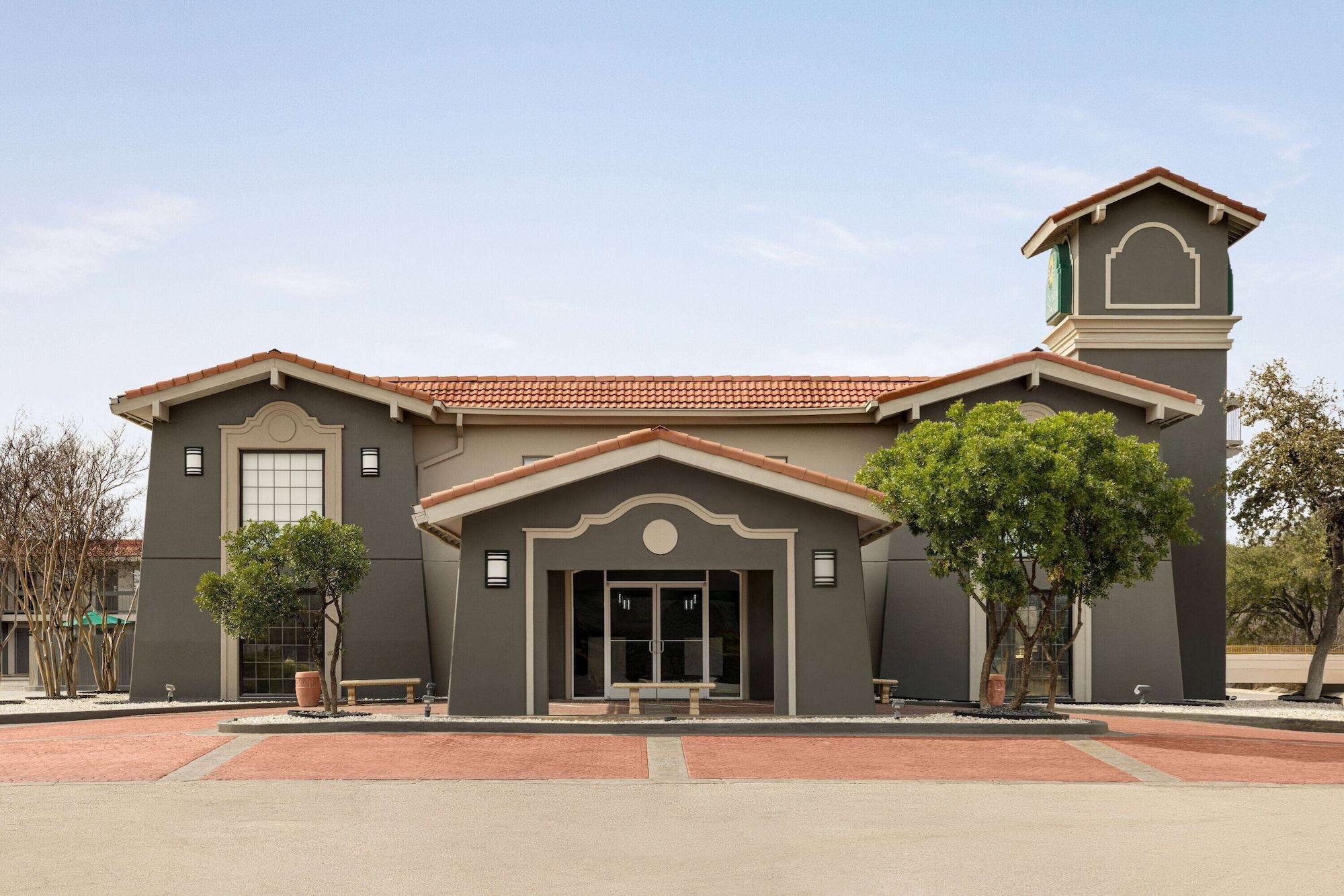 Vista Exterior La Quinta Inn by Wyndham San Antonio Lackland
