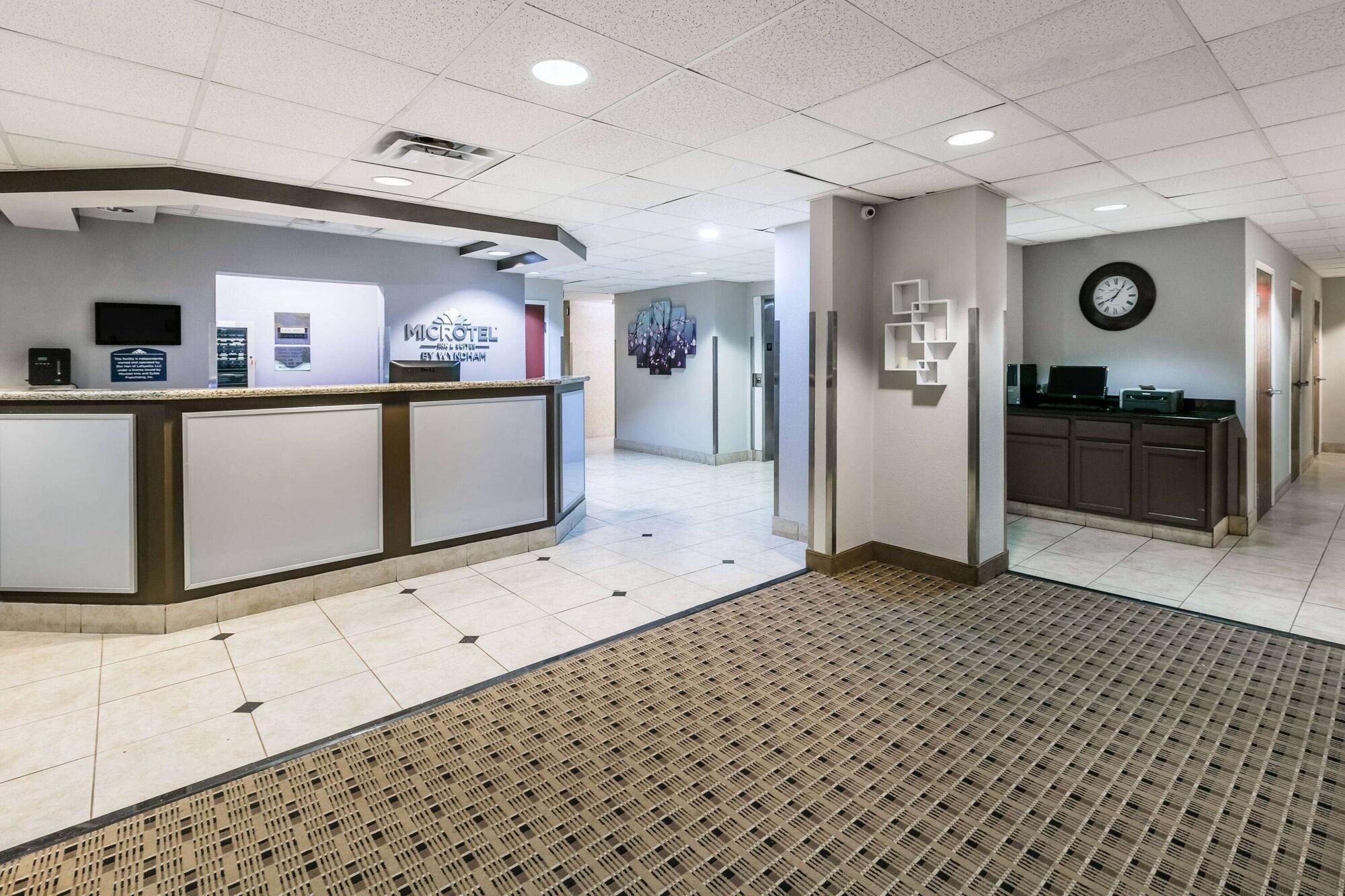 Vista Lobby Microtel Inn & Suites by Wyndham Scott/Lafayette