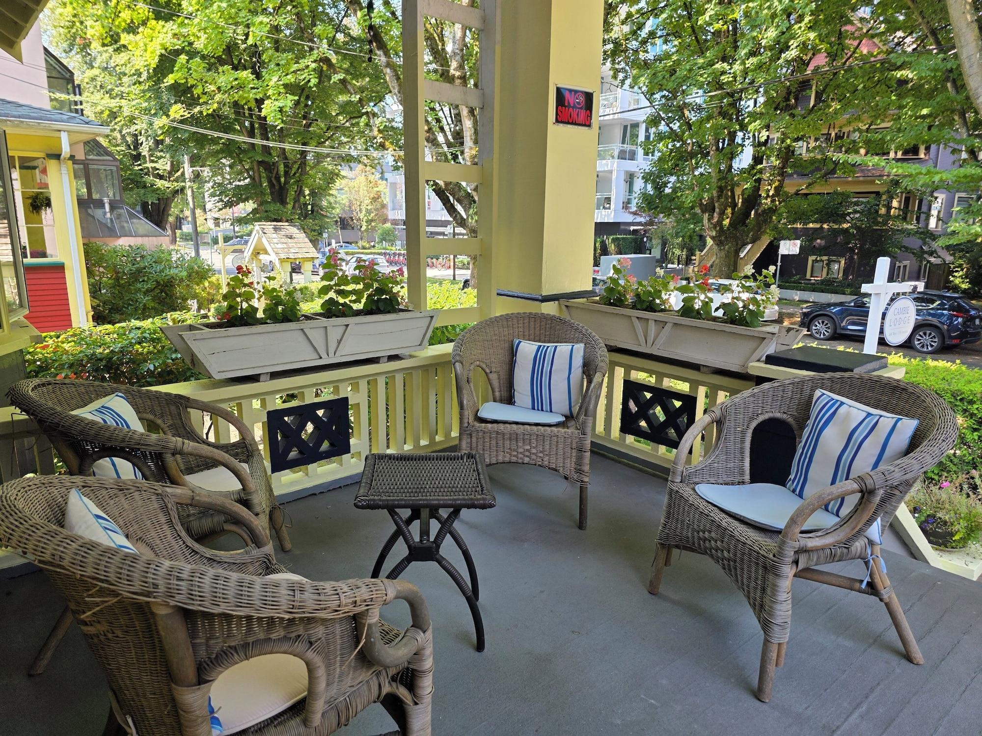 Vista Exterior Cambie Lodge B&B