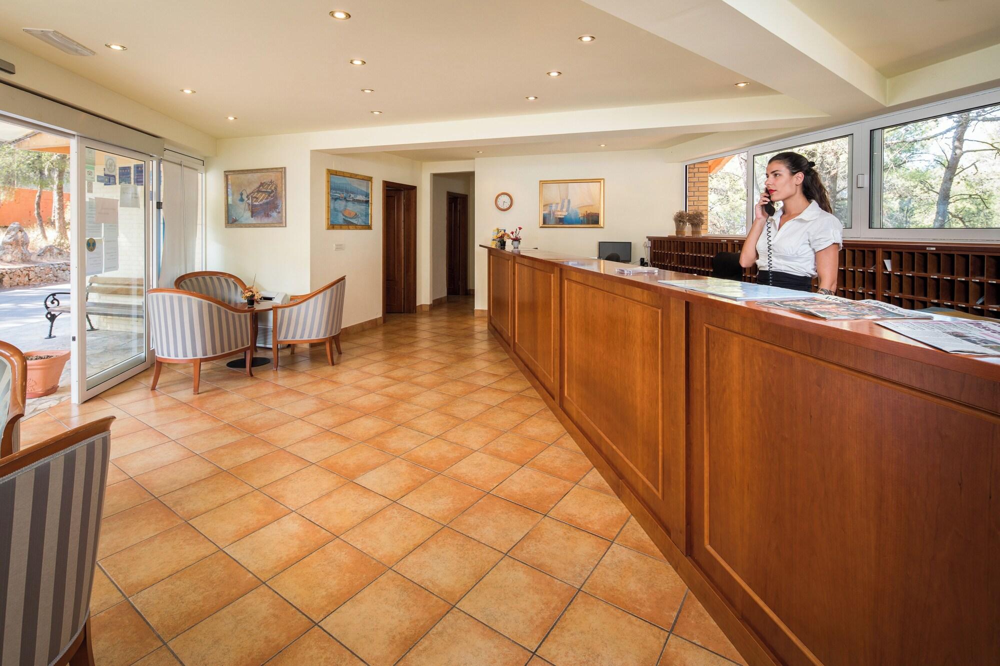 Vista Lobby Fontana Bayside Park