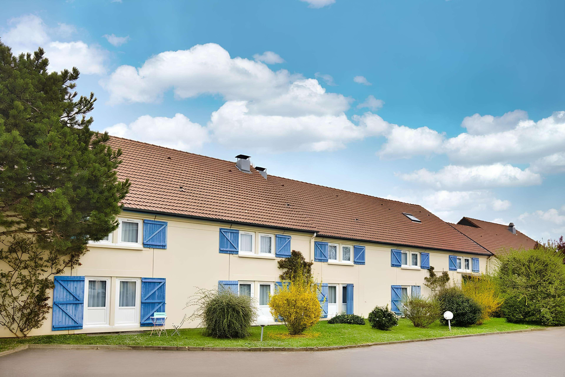 Vista Exterior Sure Hotel by Best Western Plaisir