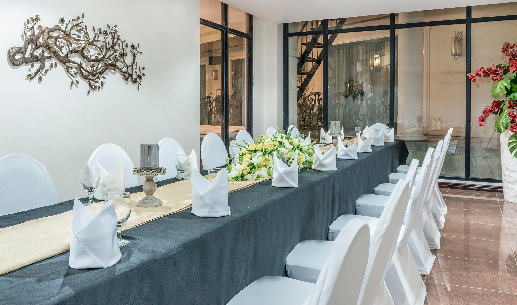Vista Lobby Marcian Garden Hotel