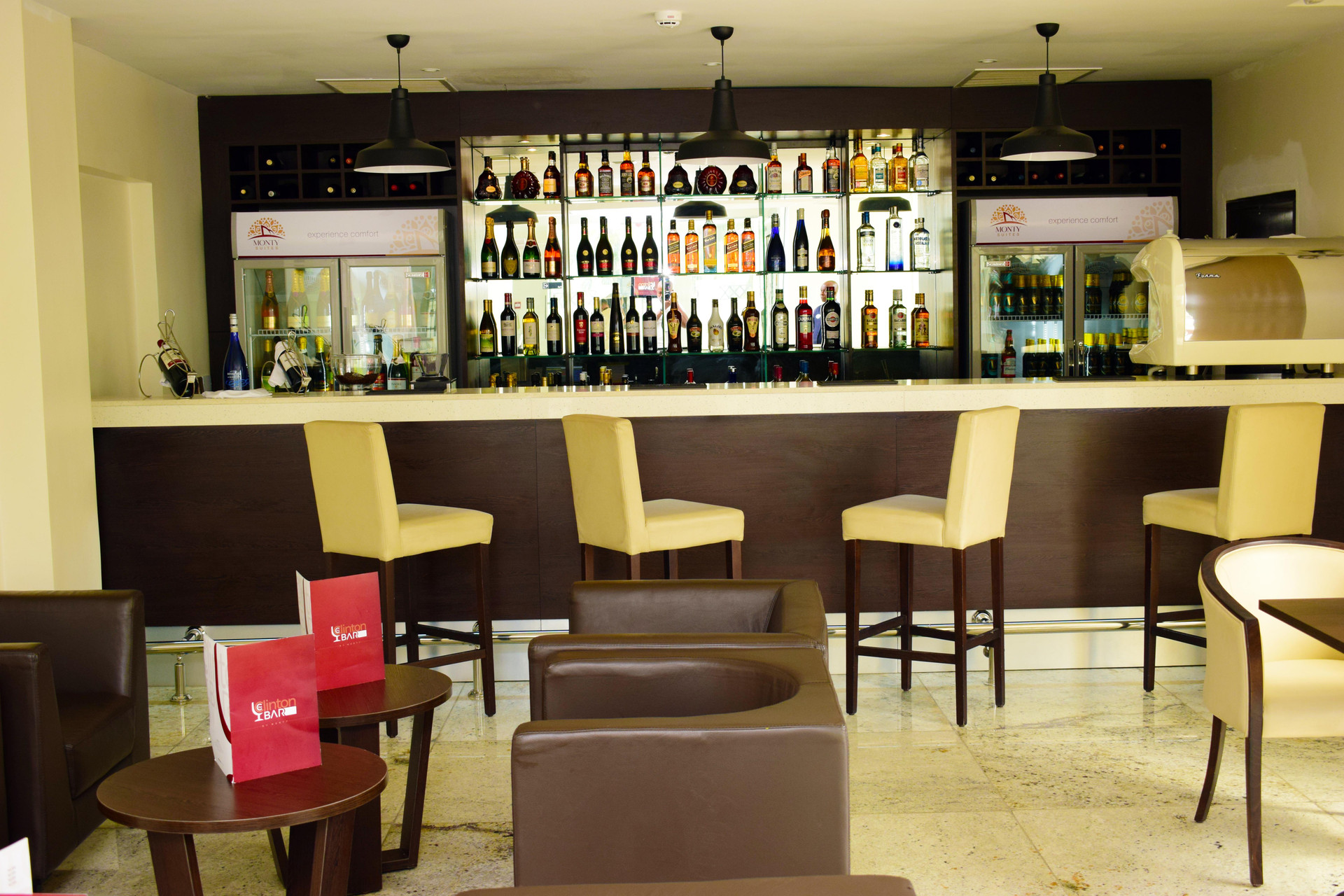 Bar/Salón Monty Suites & Golf