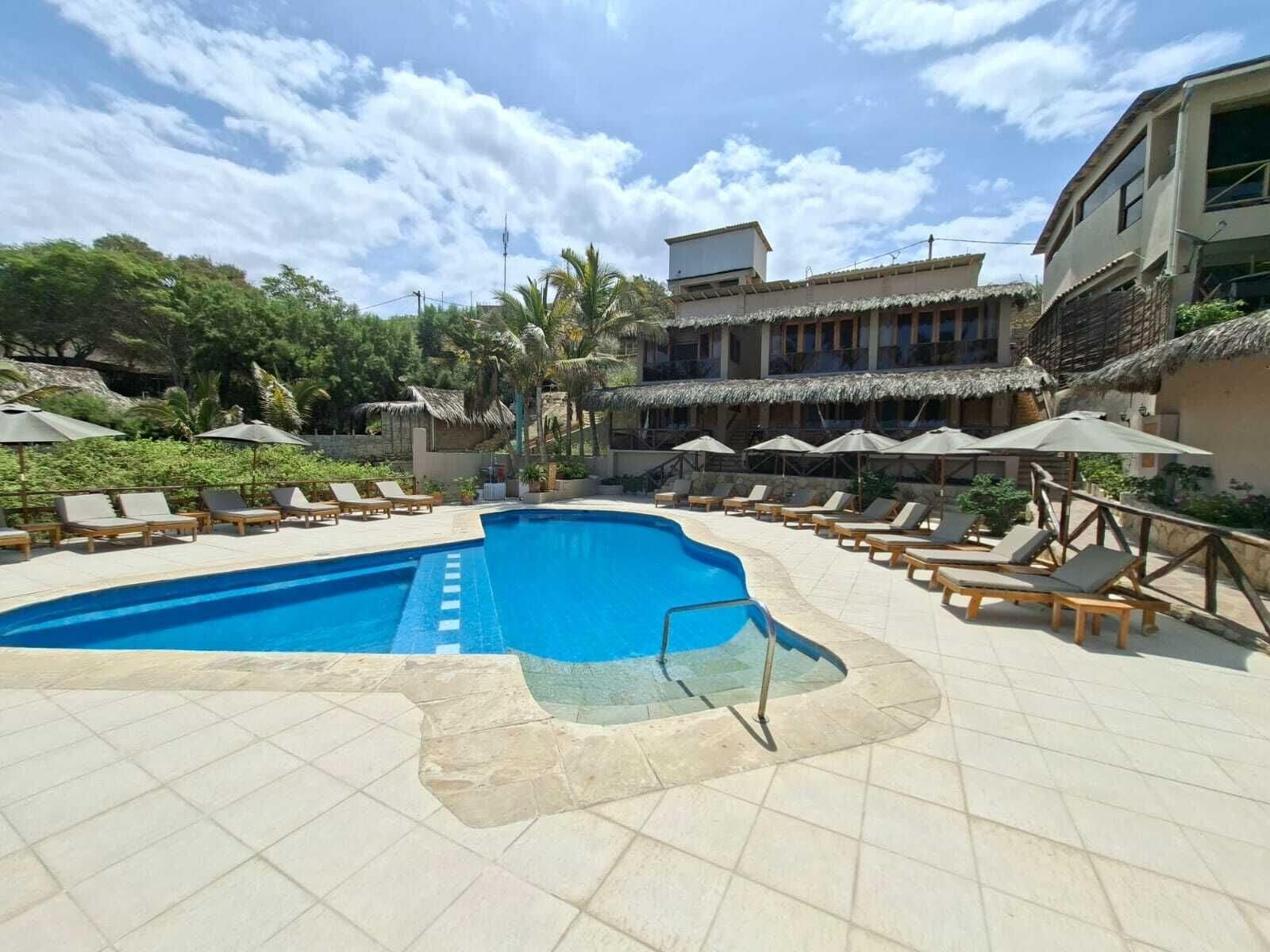 Vista Piscina Hotel Casa de playa Mancora