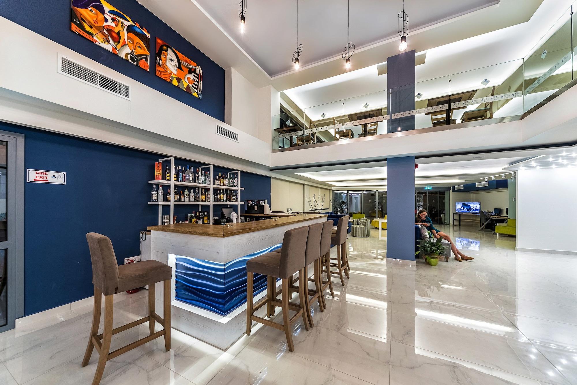 Vista Lobby Pollis Hotel