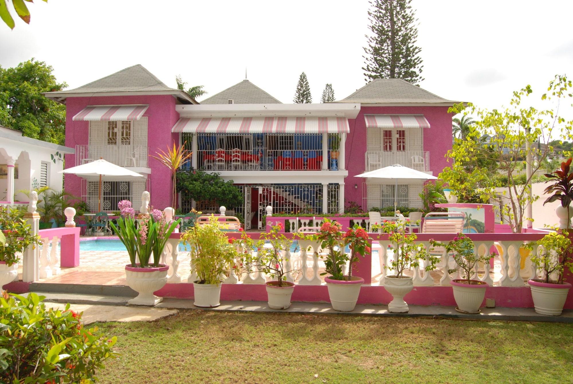 Varios PinkHibiscus Guest House