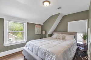 Alquiler Vacacional - Walk to shopping, Charming Modern European cottage with huge deck