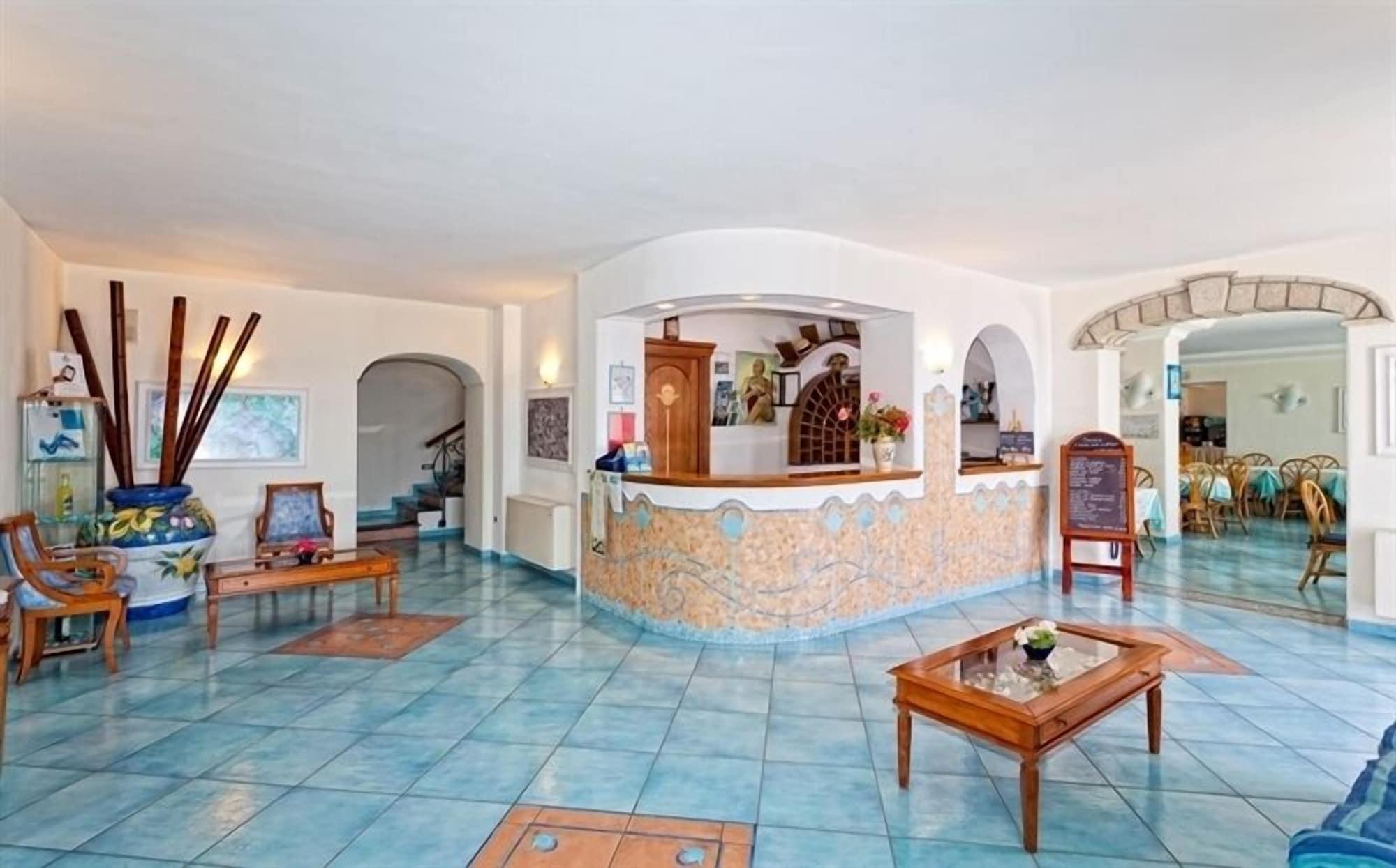 Vista Lobby Hotel Residence La Rosa