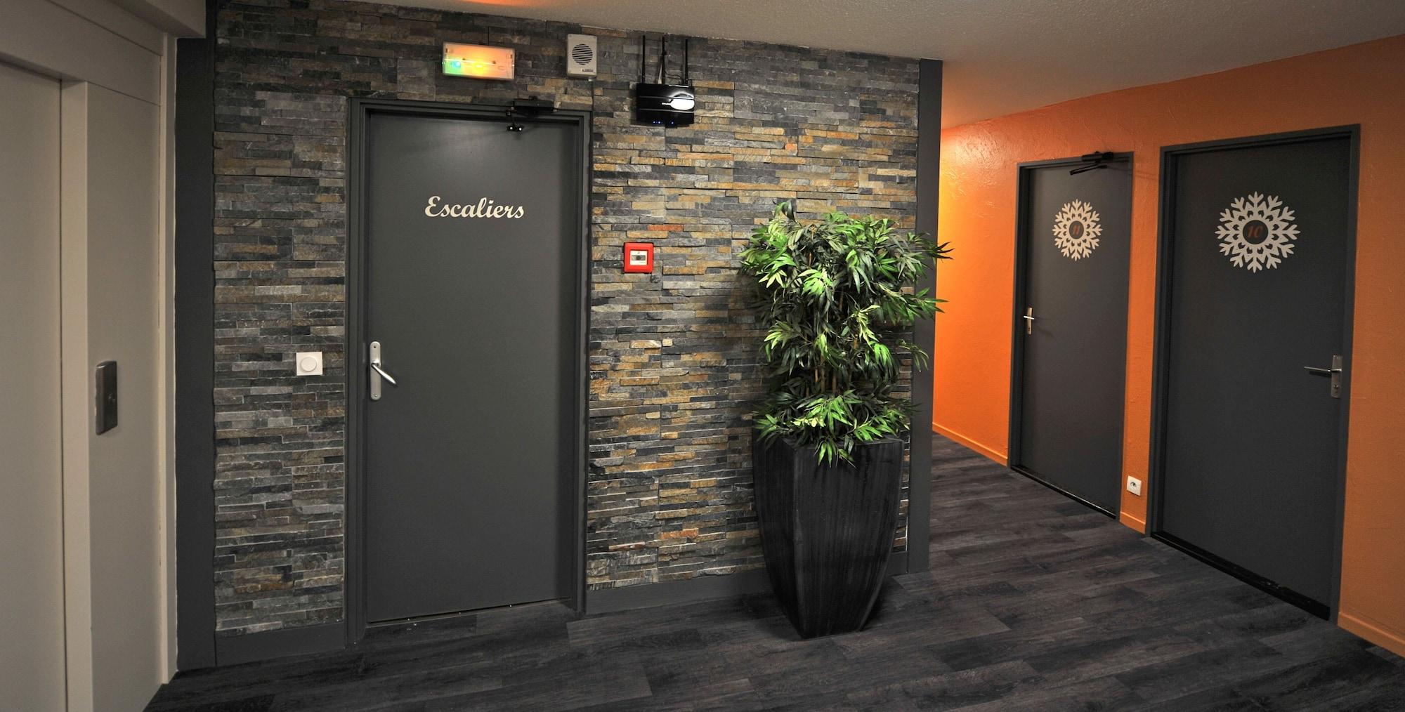 Varios Hôtel Les Carrettes