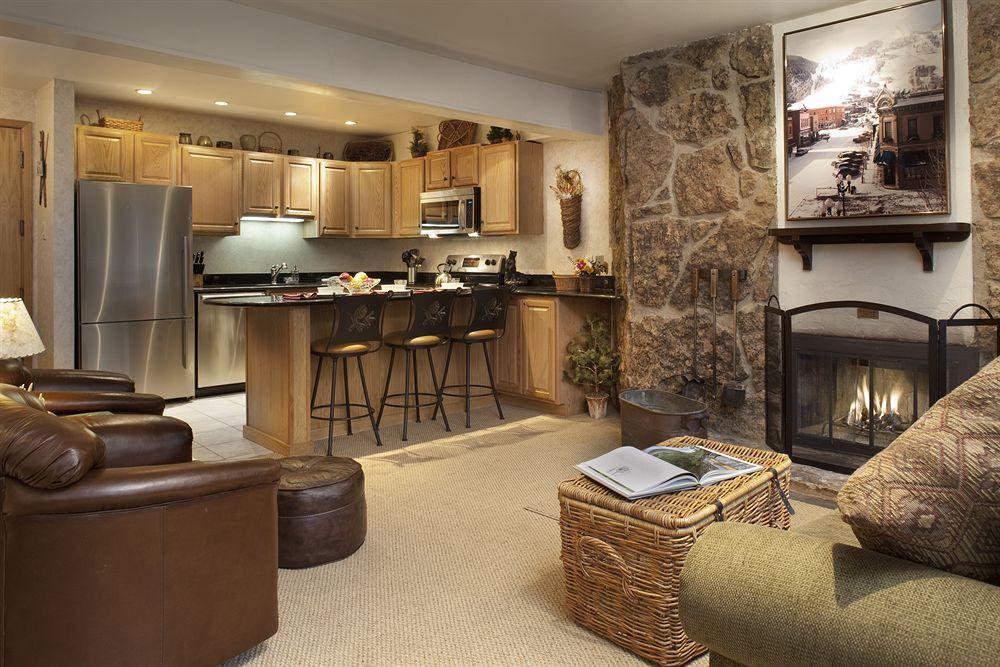 Varios Laurelwood, A Destination Residence