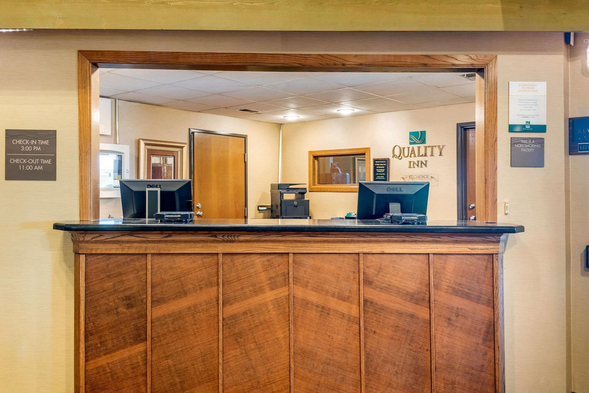 Vista Lobby Quality Inn Pueblo North