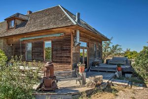Alquiler Vacacional - Converted Historic Schoolhouse w/ Views!