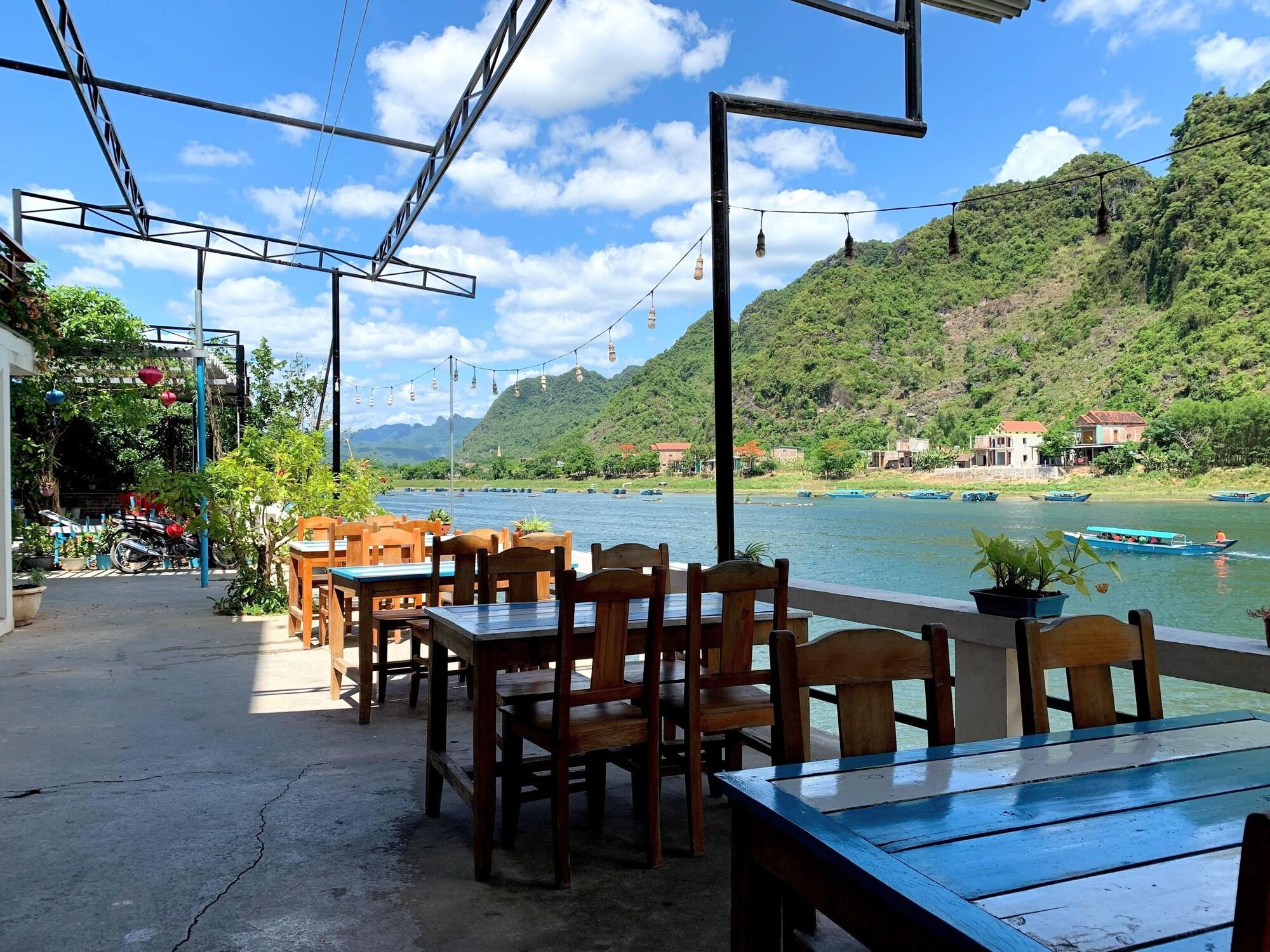 Restaurant Funny Monkeys Homestay