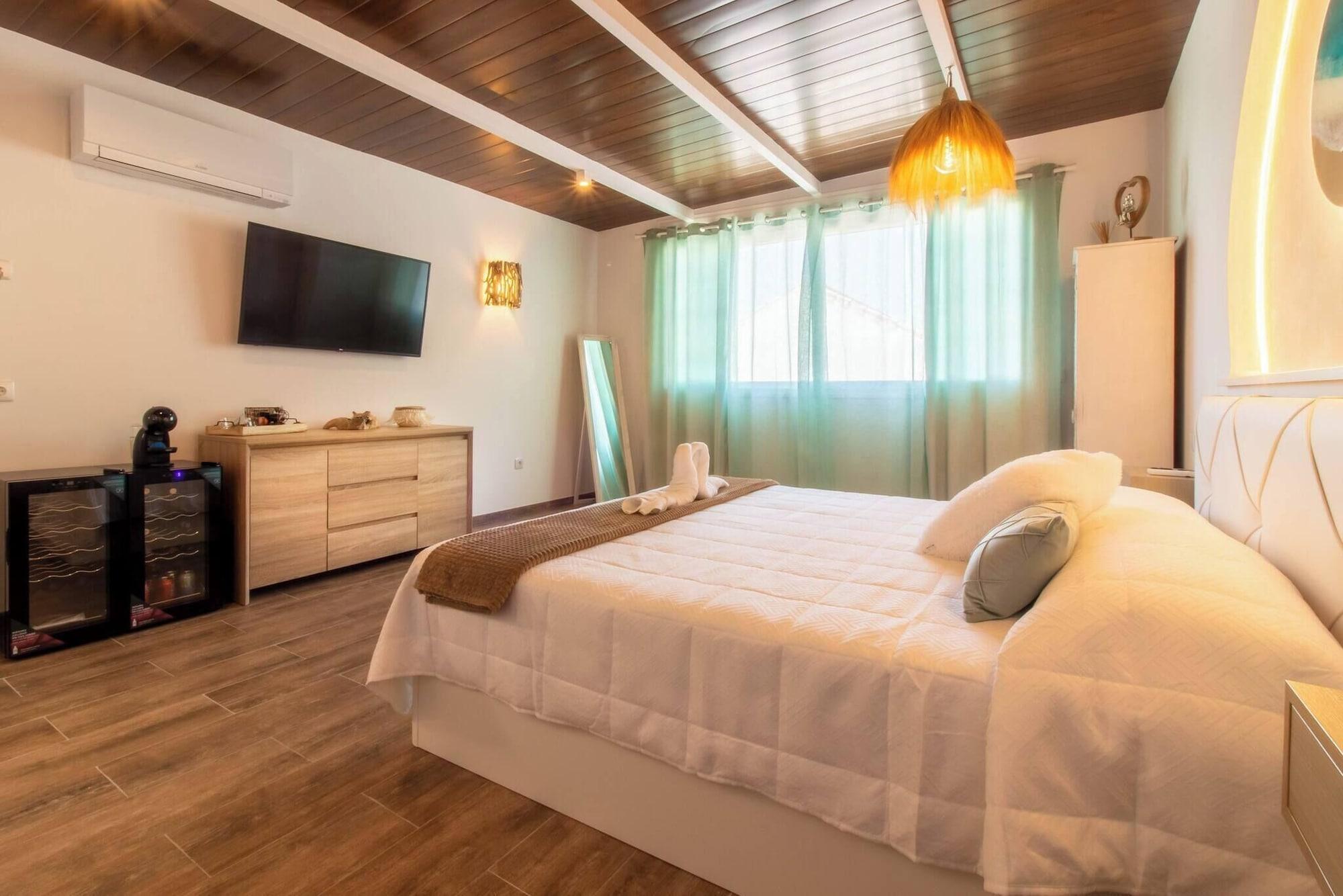 Set de Habitación Room in Guest Room - Private Room in the Fishing Port of Marbella
