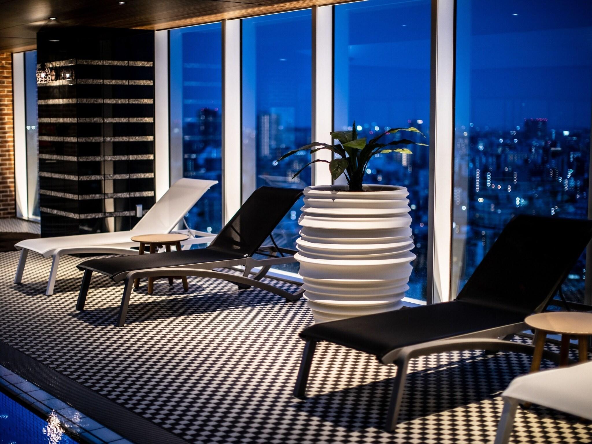Vista da piscina APA Hotel & Resort Ryogoku Ekimae Tower