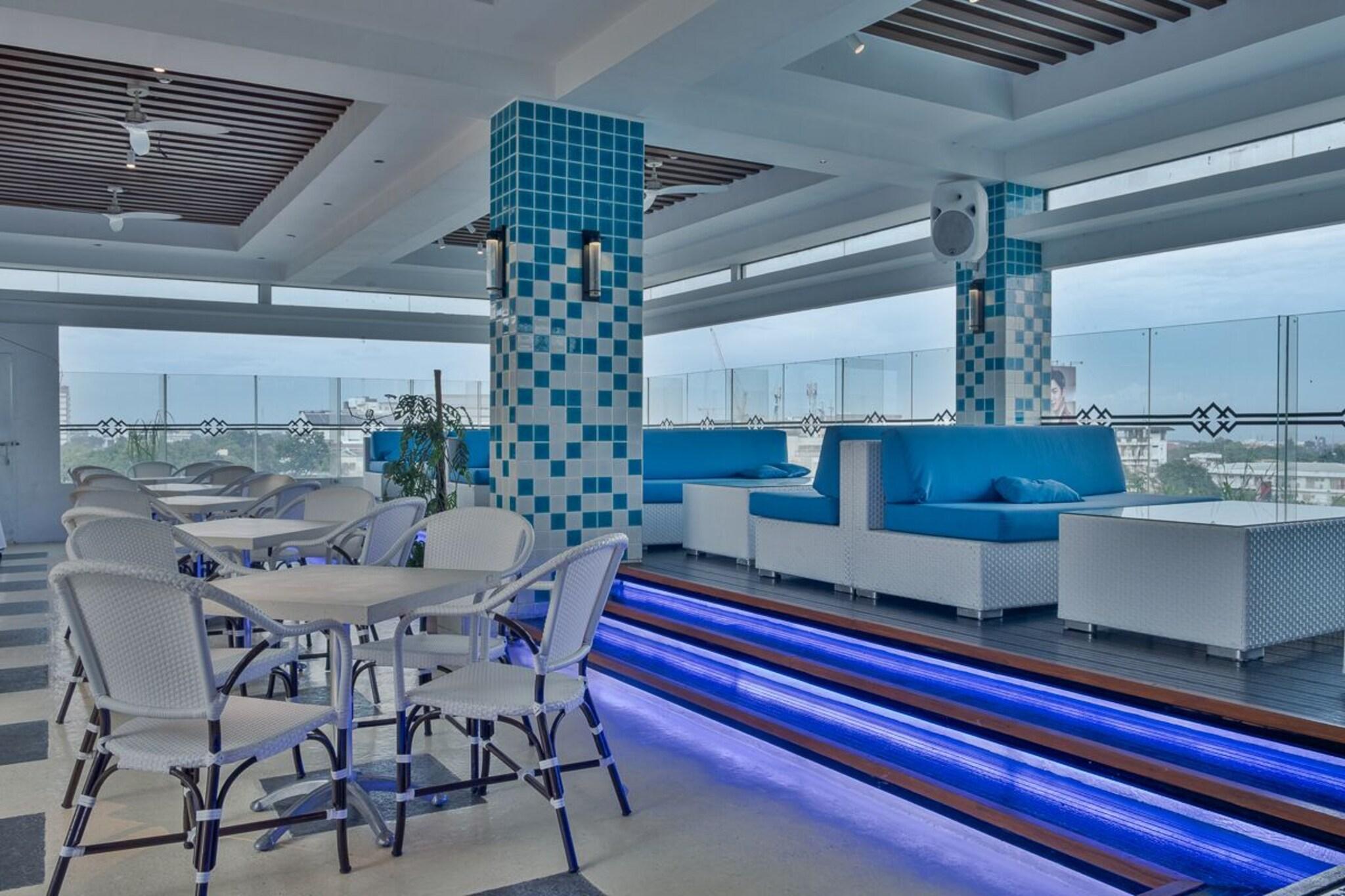 Bar/Salón Stonehill Suites