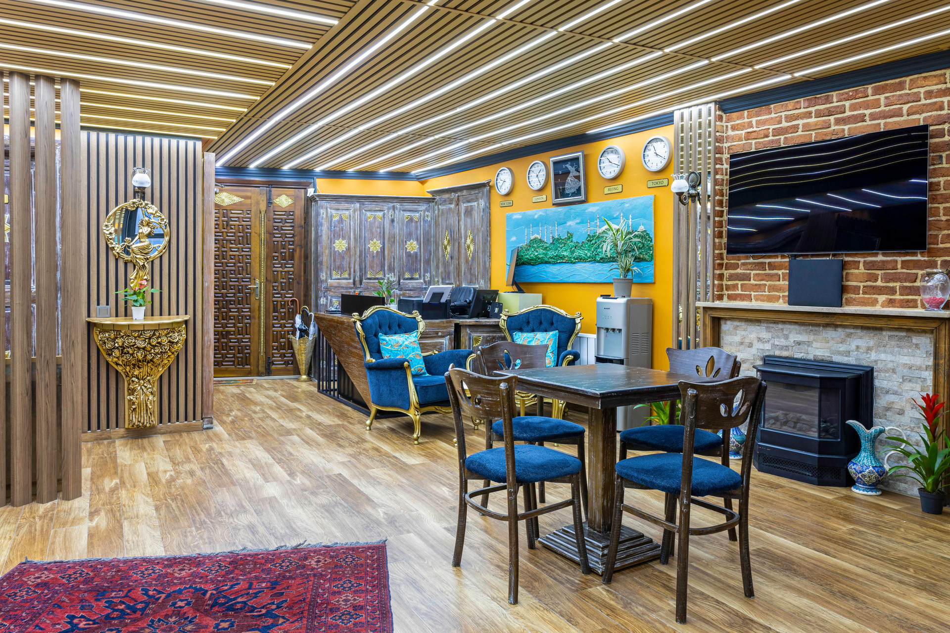 Vista Lobby Wonder Wood Hotel