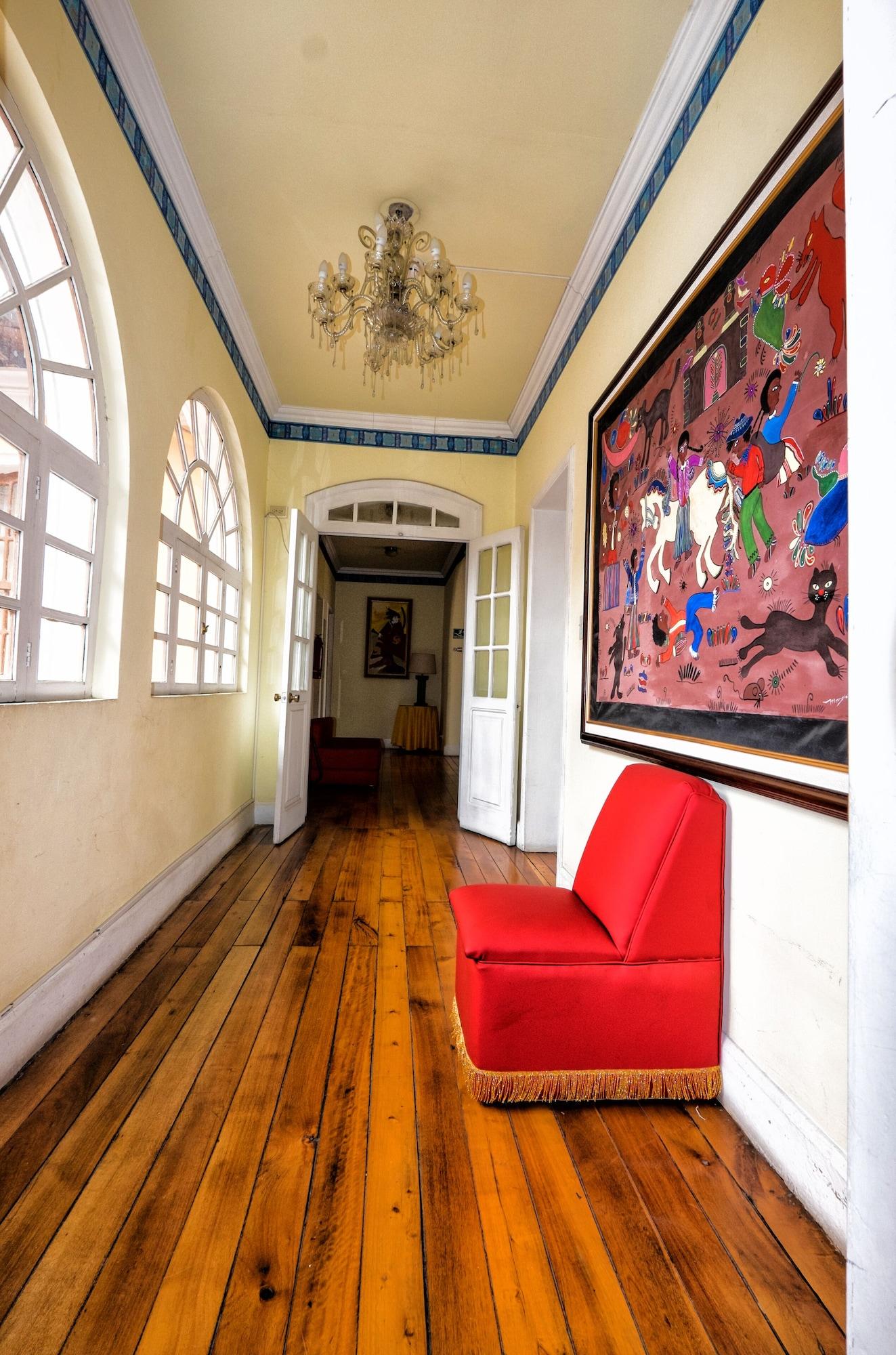 Vista Lobby Yellow House