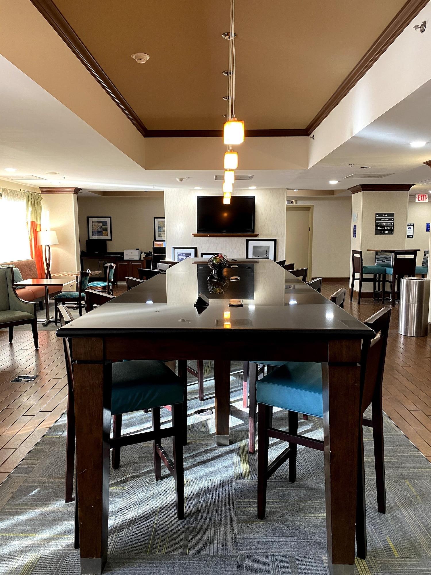 Vista Lobby Hampton Inn by Hilton Lexington Park