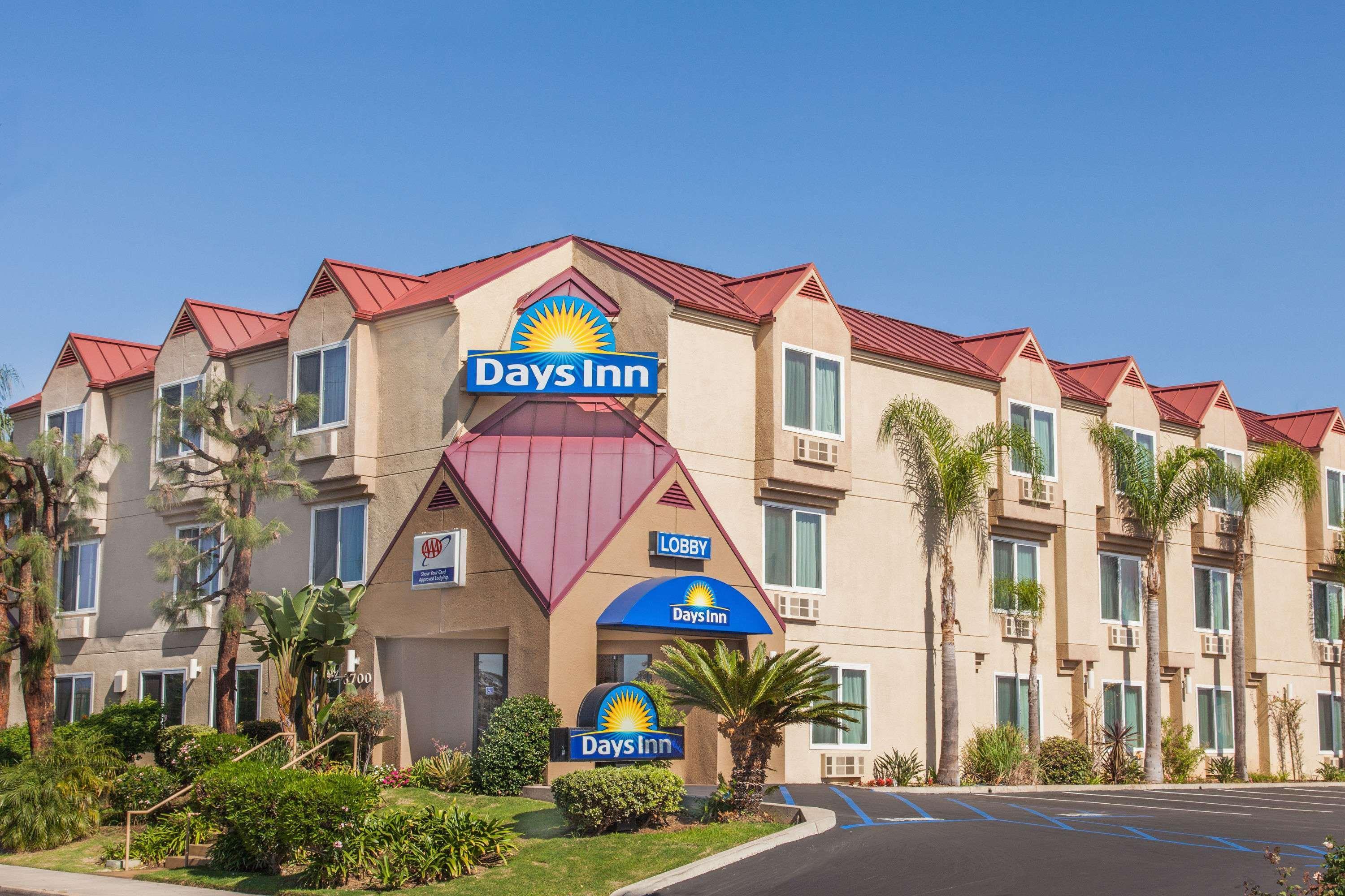 Vista Exterior Days Inn by Wyndham Carlsbad