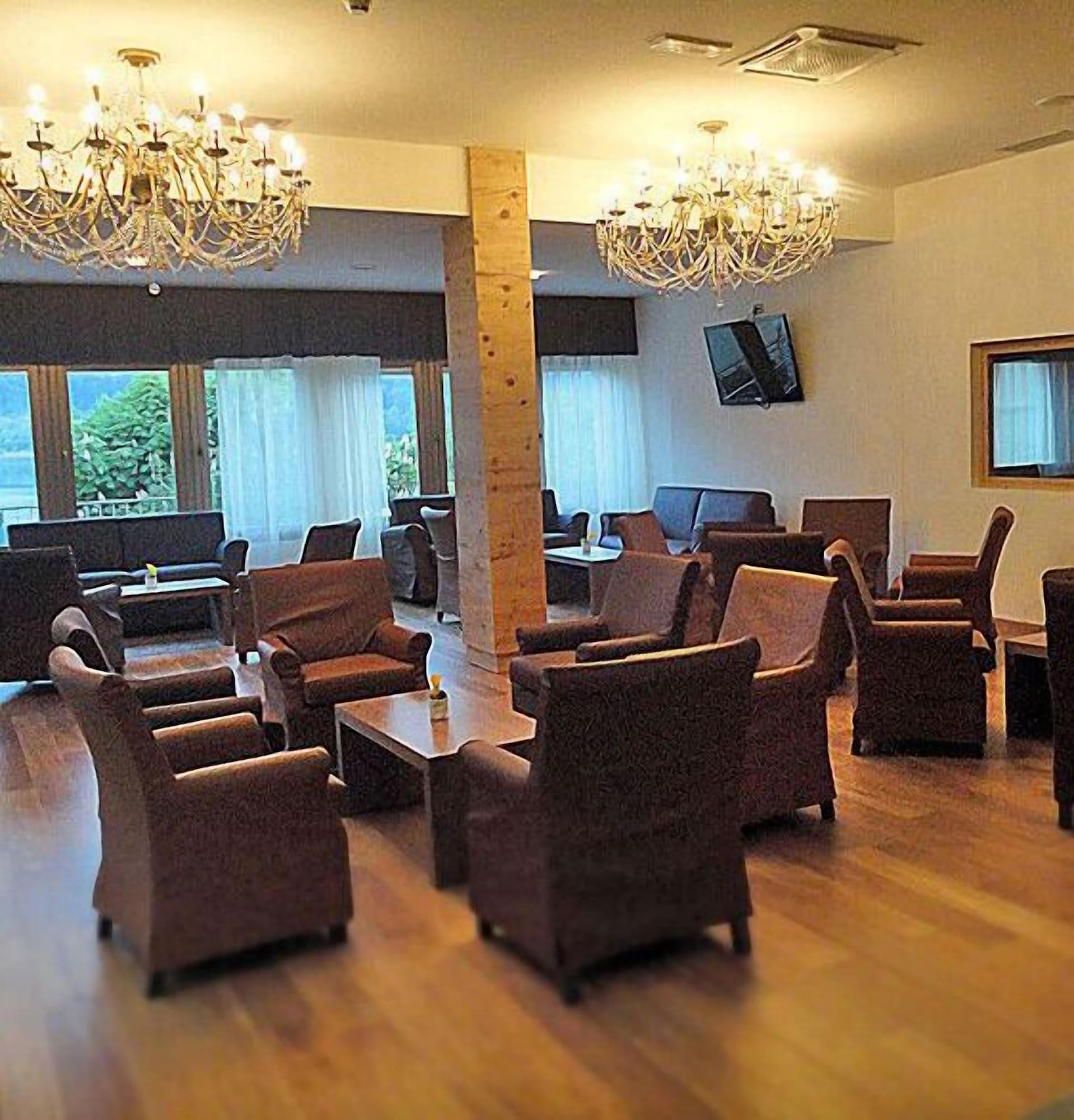 Vista Lobby Parc Hotel Du Lac
