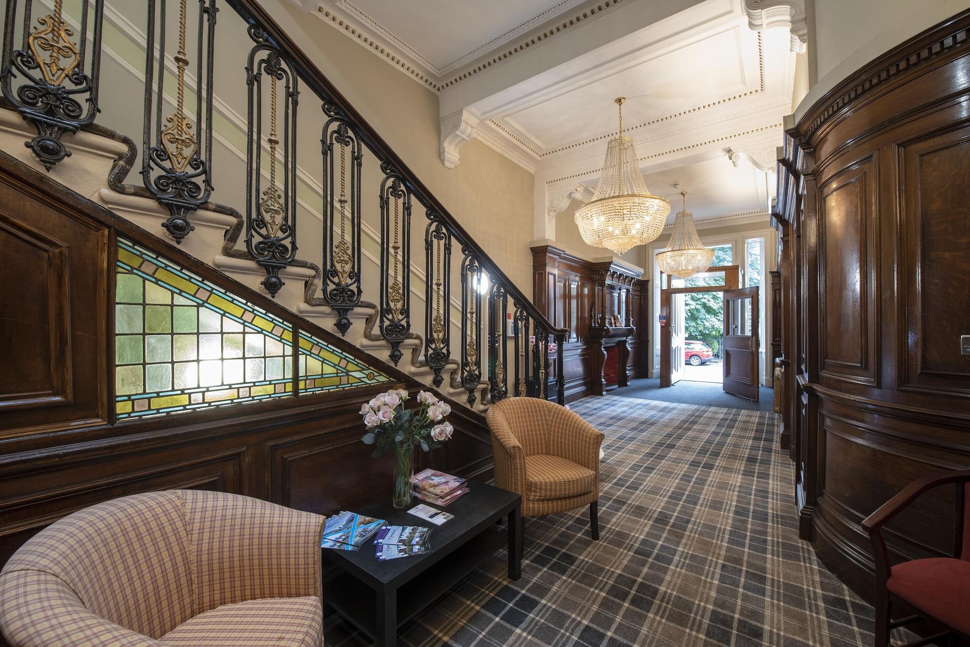 Vista Lobby Grosvenor Suites