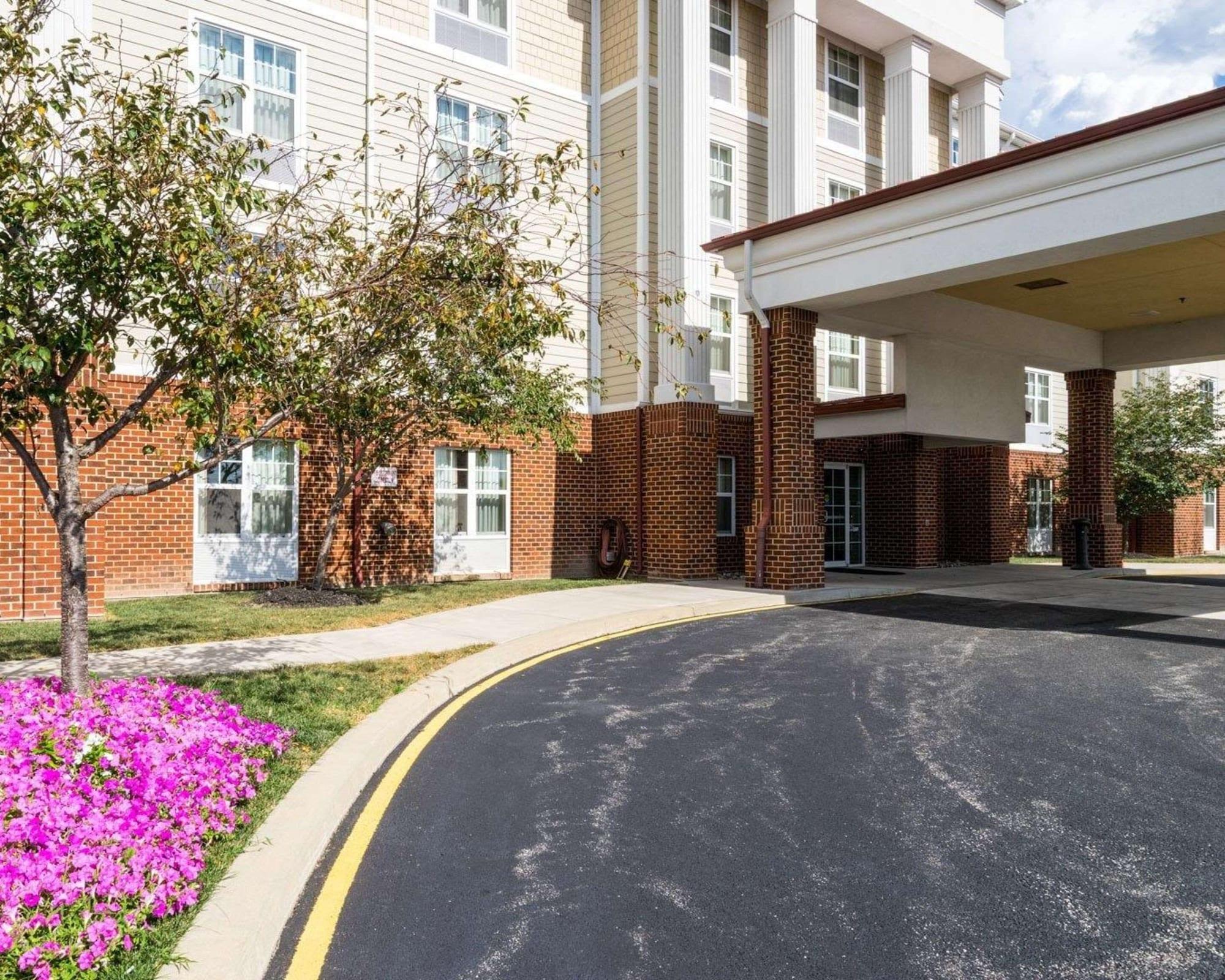 Vista Exterior MainStay Suites Dover