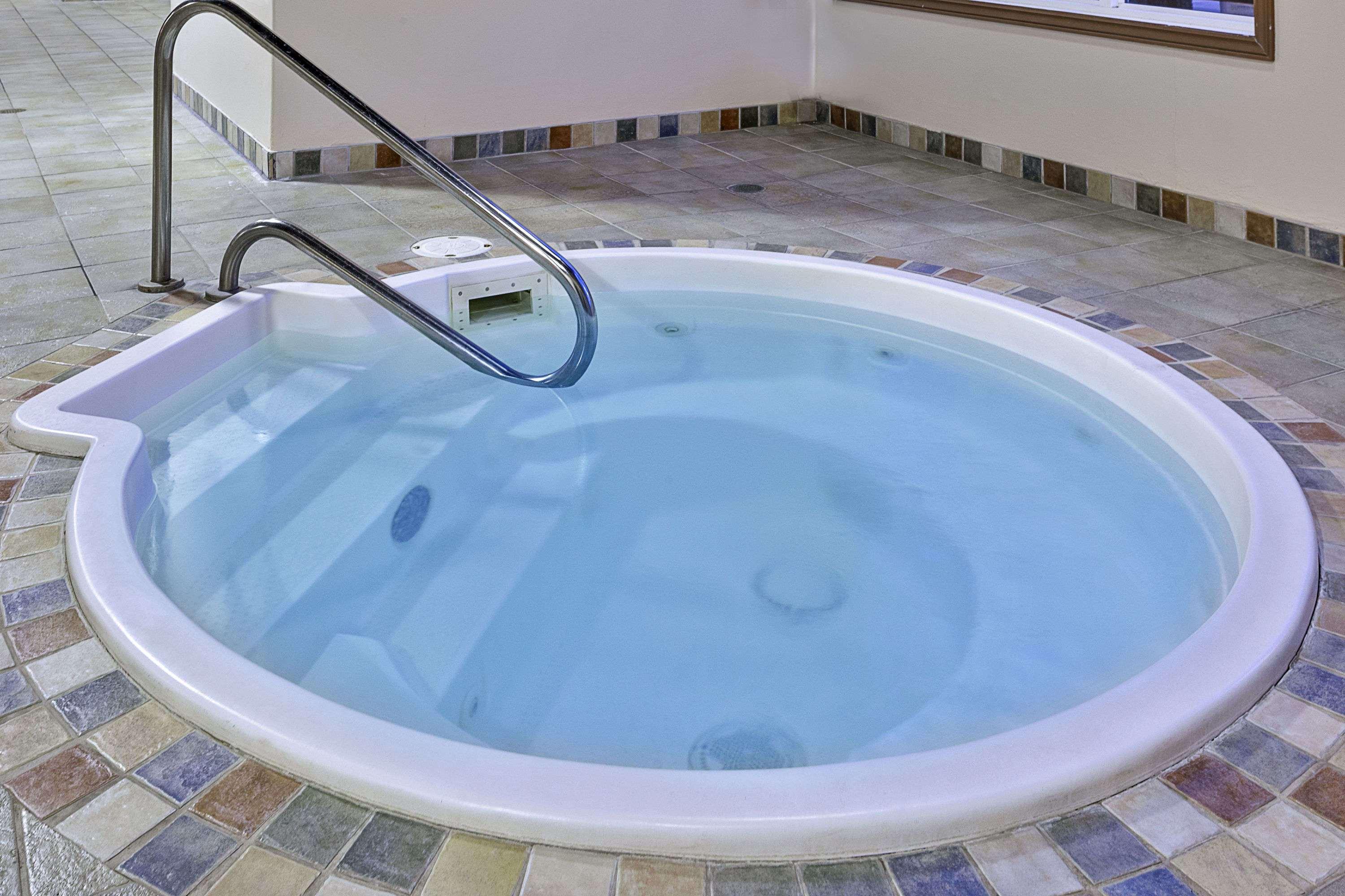 Vista Piscina Super 8 by Wyndham Caraquet