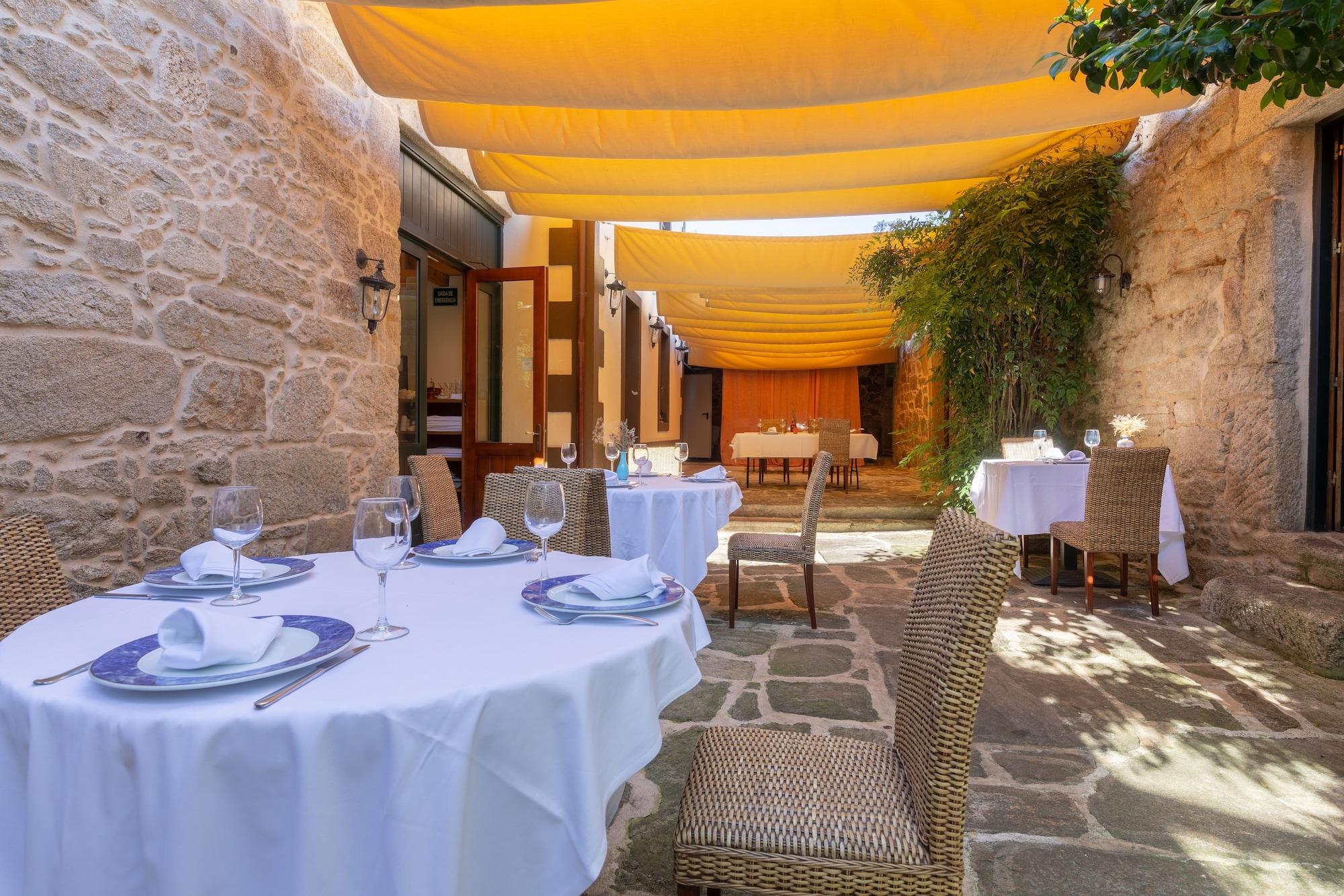Salón de Baile Hotel Restaurante Asador de Roxos Casa de Albardonedo
