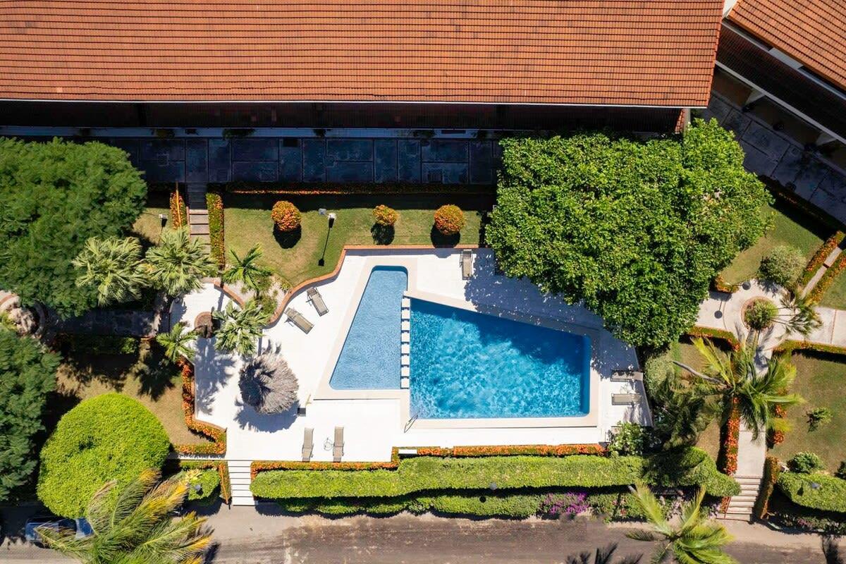Vista Piscina 2BD Condo with Pool Near Beach