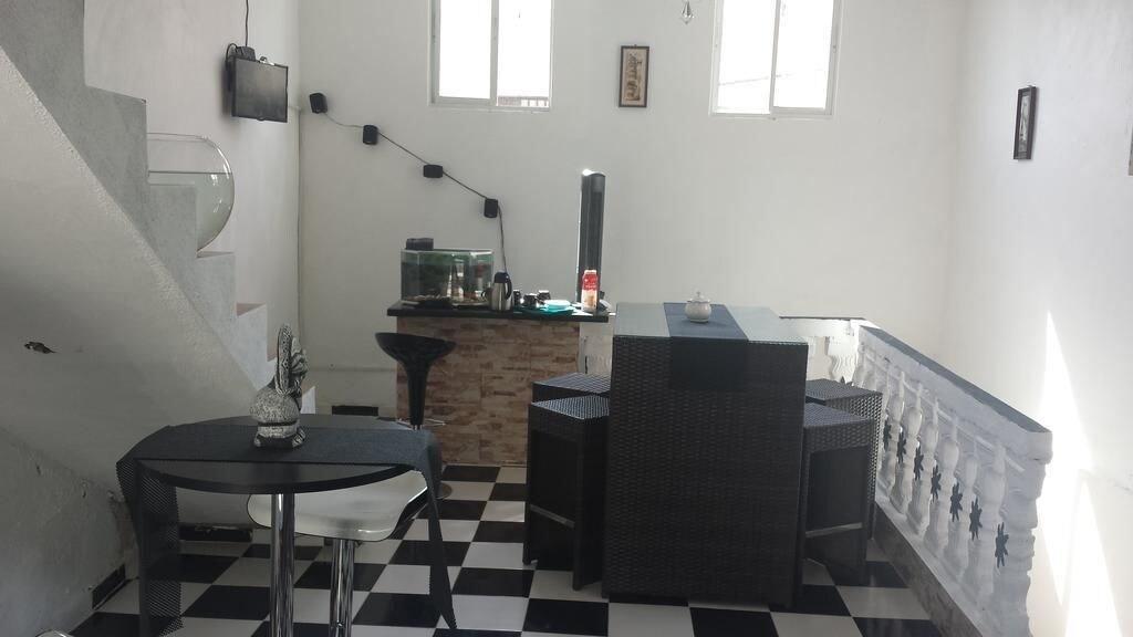 Restaurant Aarony House