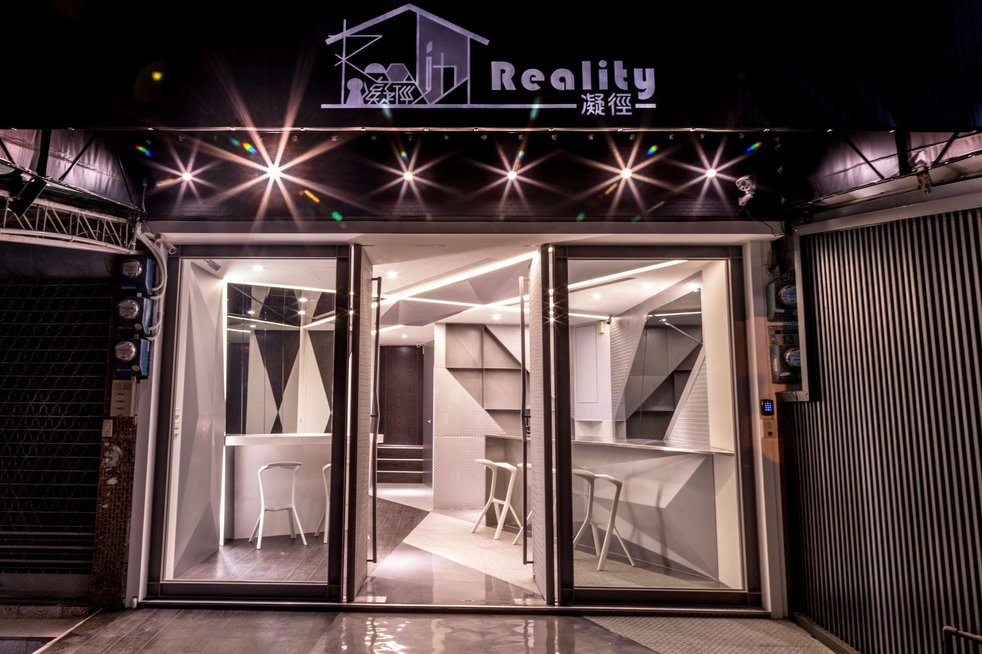 Varios Reality Design Inn