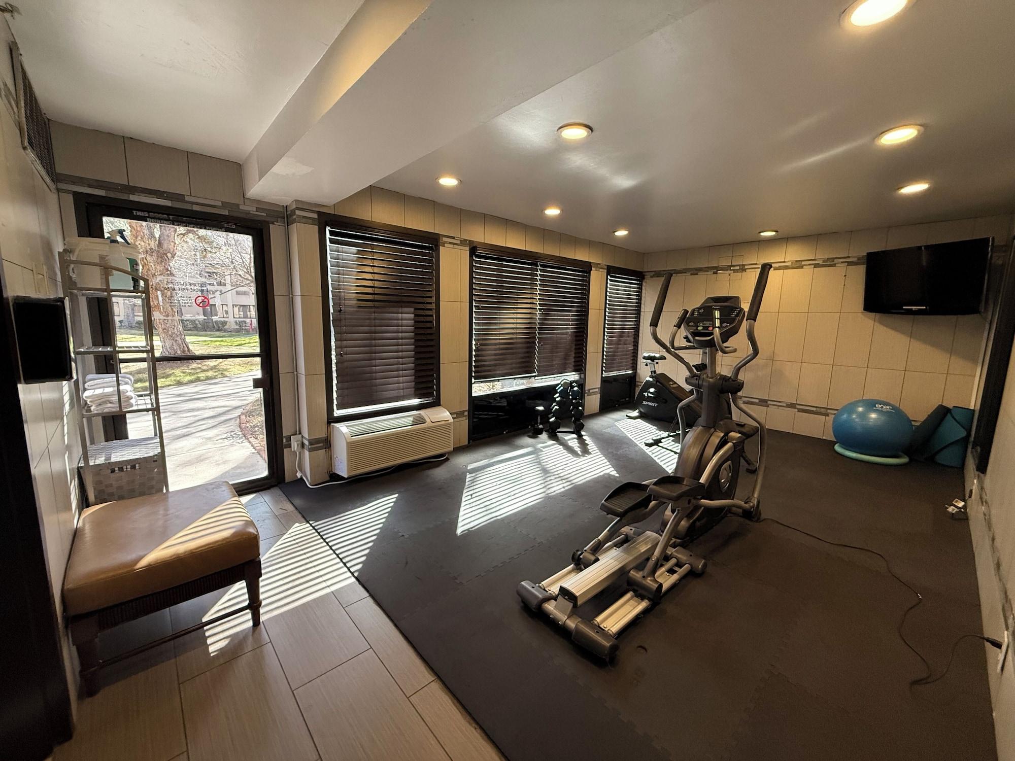 Gimnasio SureStay Plus Hotel by Best Western Reno Airport