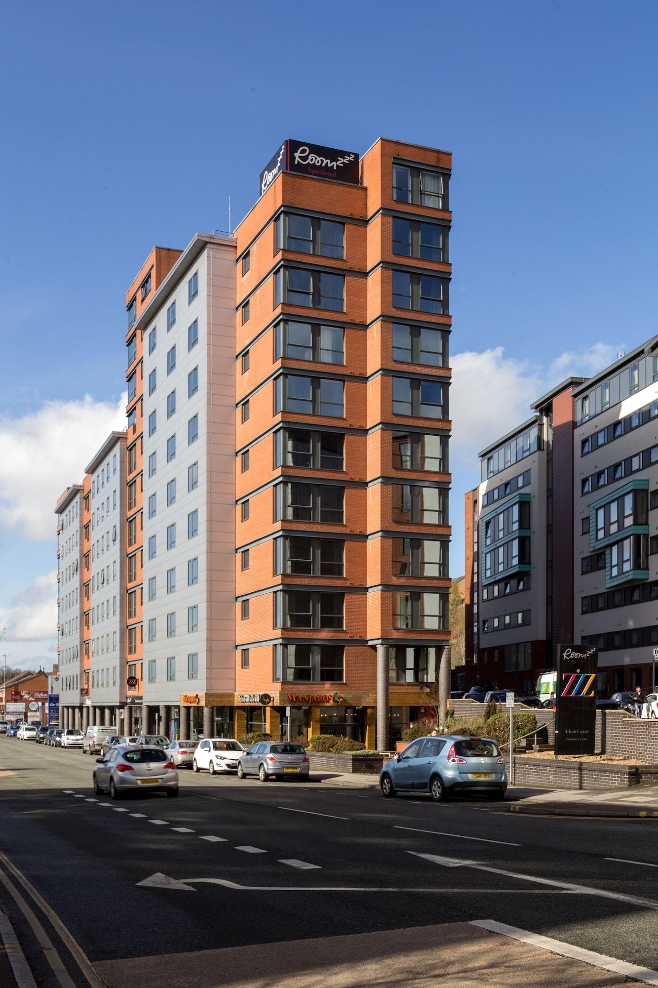 Vista Exterior Roomzzz Leeds City West
