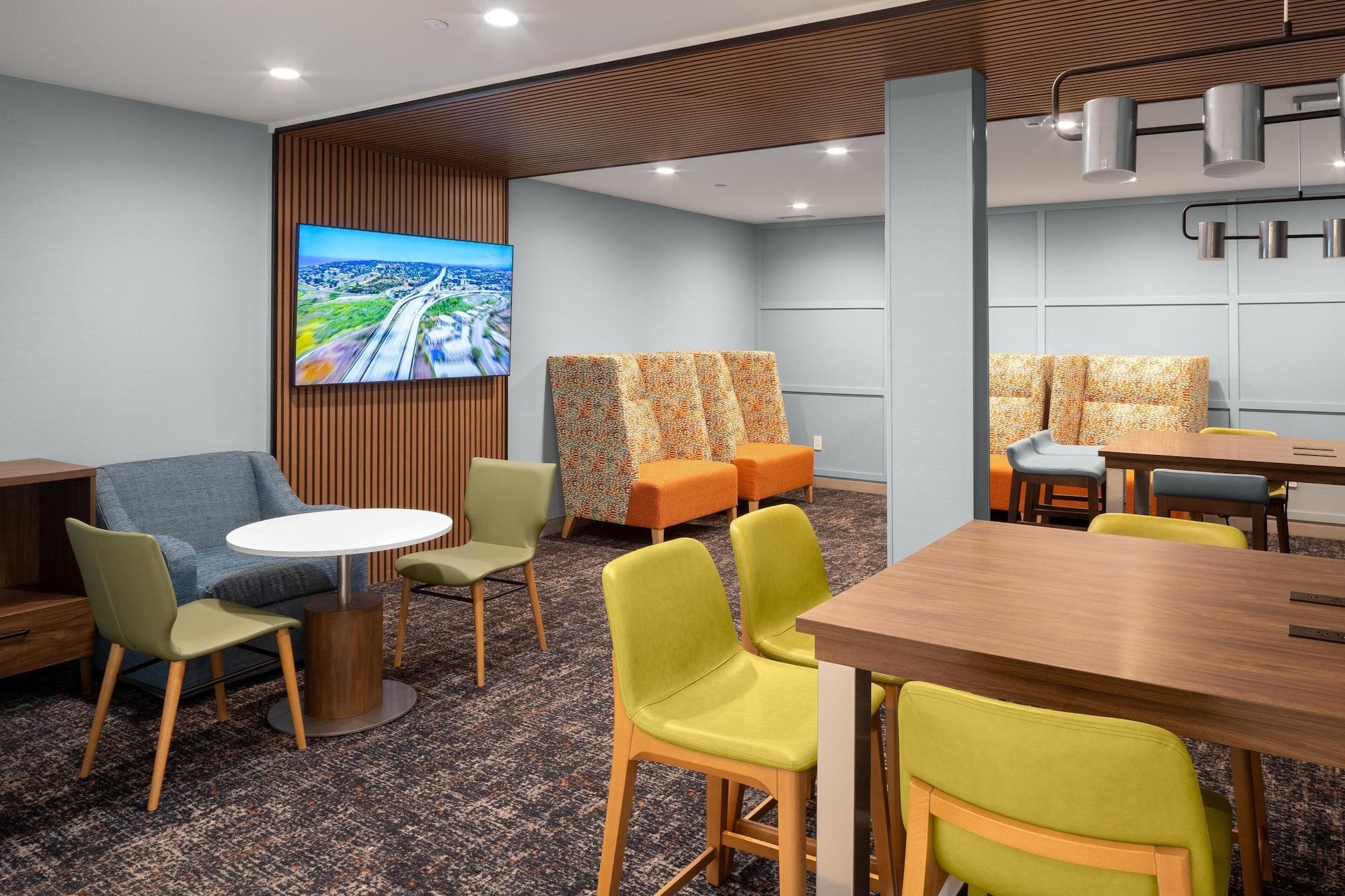 Vista Lobby Hampton Inn & Suites by Hilton San Diego SeaWorld Near Old Town