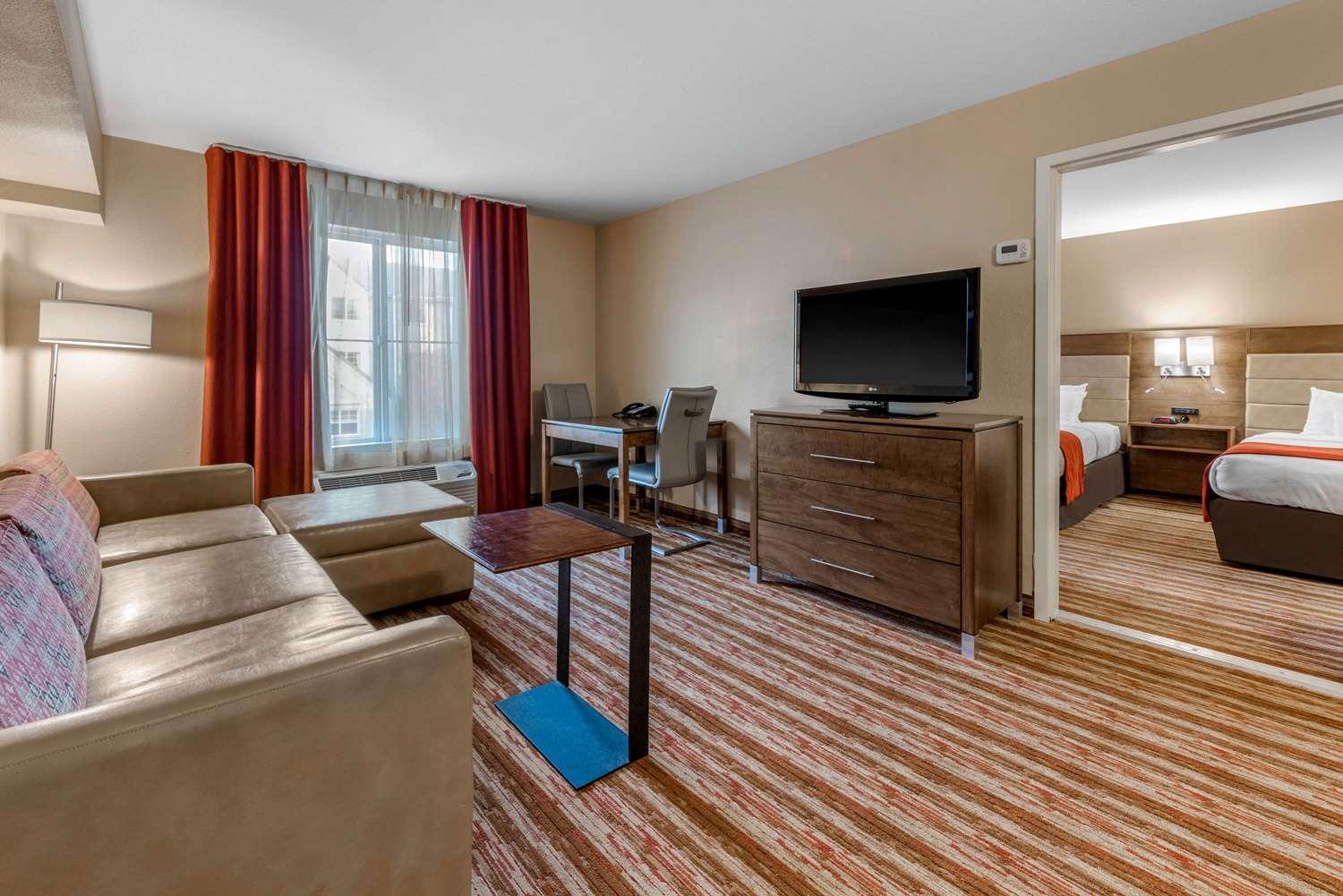 Suite Comfort Inn South San Jose /  Morgan Hill
