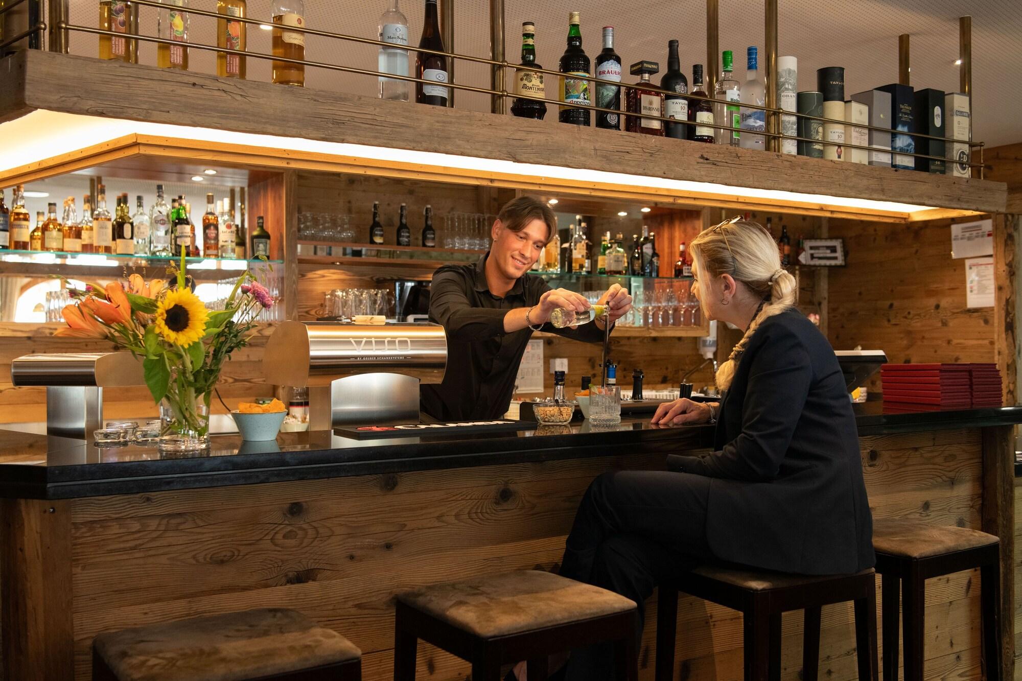 Bar/Salón Hotel Allegra